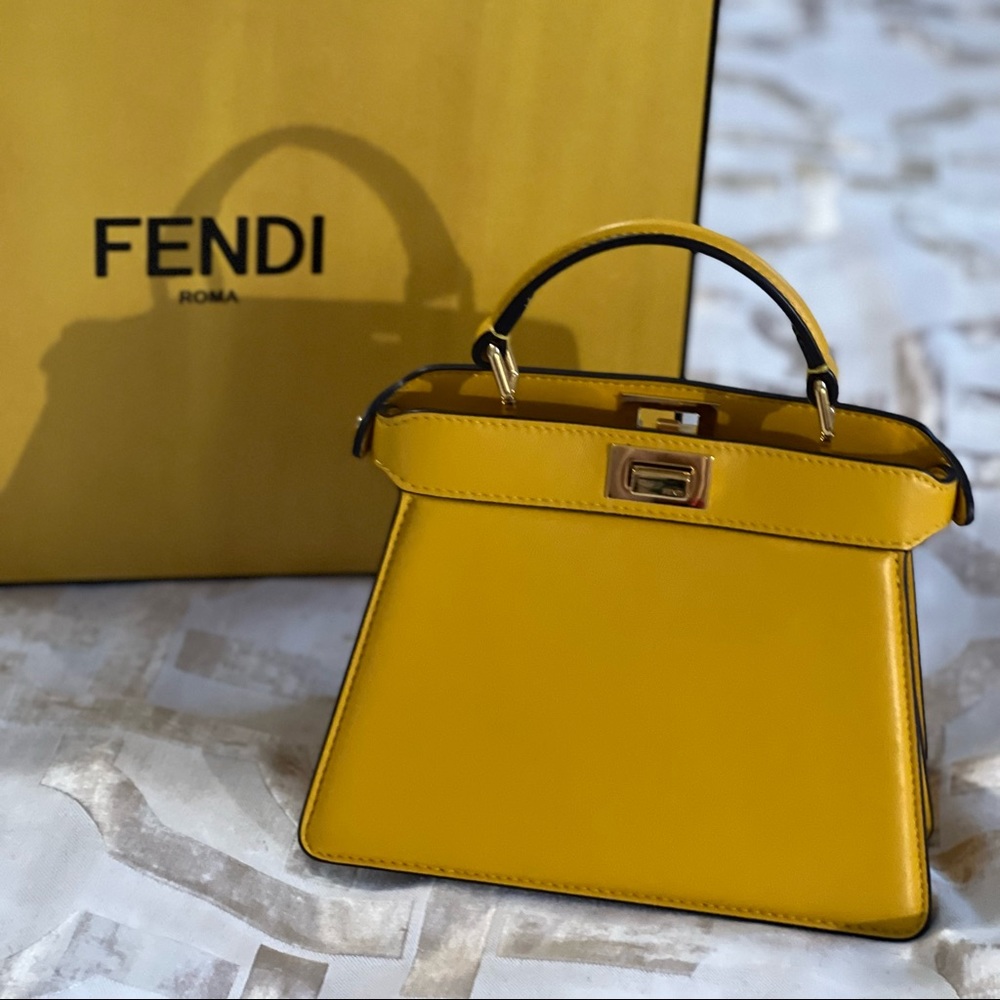🔥SOLD🔥FENDI Peekaboo ISeeU Petite MINI